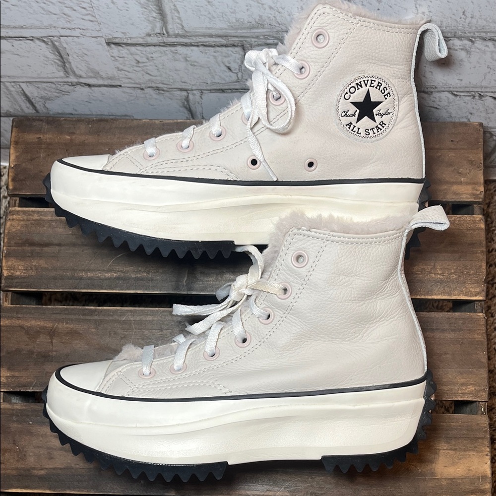 Converse Run Star Hike High “Cozy Club” Leather Platform - beige with faux fur